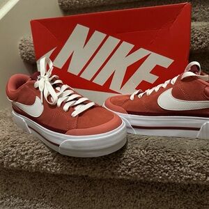 Women’s velvet Nike tennis